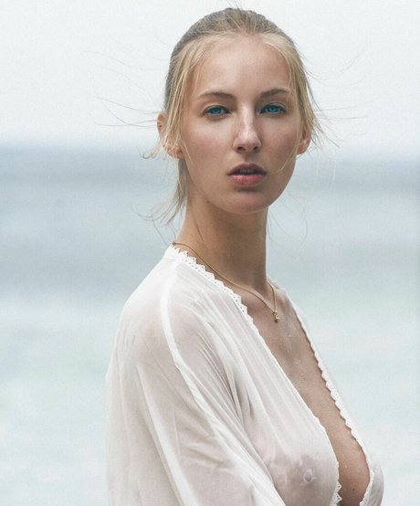 Oscar Bueno model top images