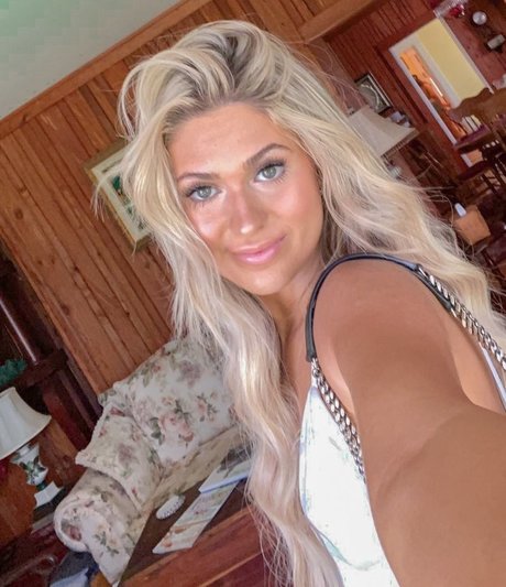 Alyssa Schoener hd actress galleries