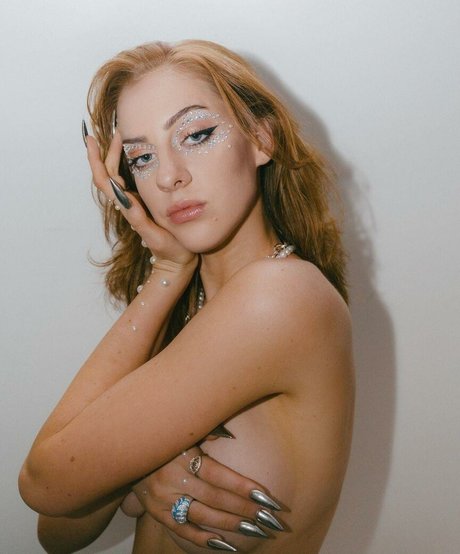 illumitatiana pornstar adult photo