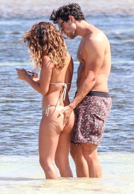 Paula Fernandes sexy model photo