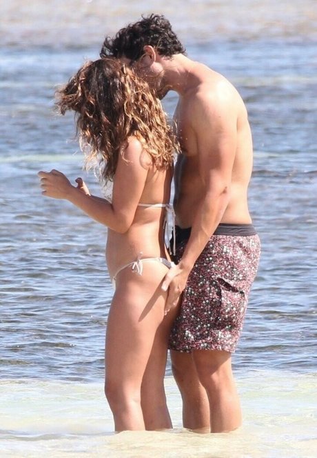 Paula Fernandes naked star photos