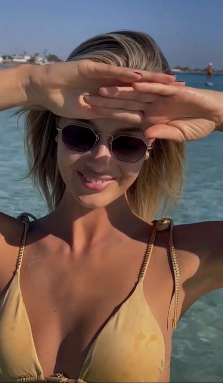 Viky Varga model xxx image