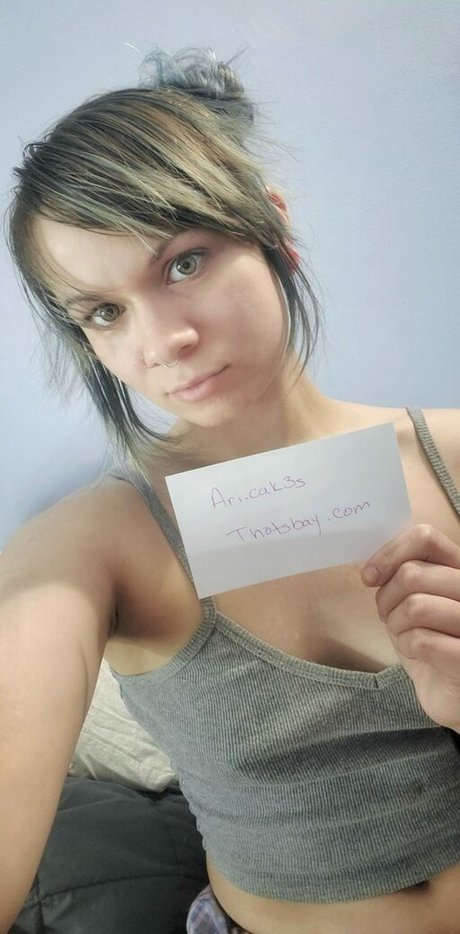 Ari cak3s naked star images