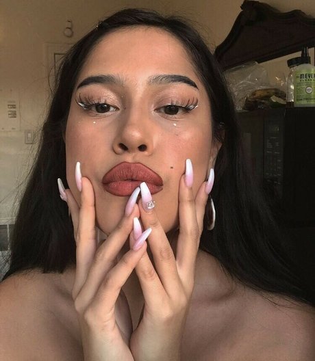 LaMoneyDiosa star photos