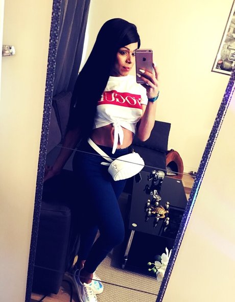 paulaminaj pornstar naked photo