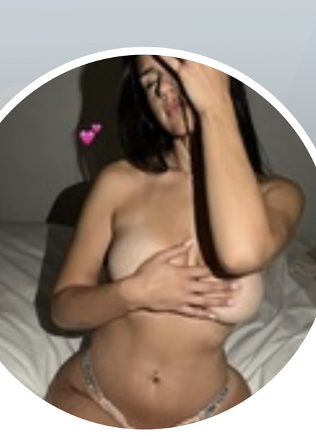 Ruxxaluvsu_ pornstar naked pic