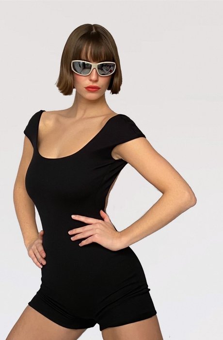 Amelie Manzoli model pictures