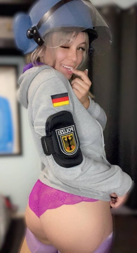 Ellactrical sexy actress pics