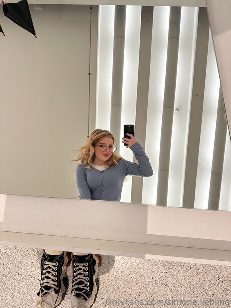 Simunka Show free pornstar photo