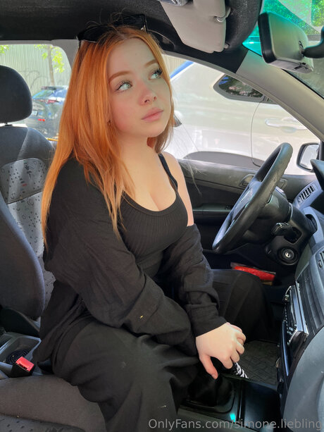 Simunka Show sex star photos