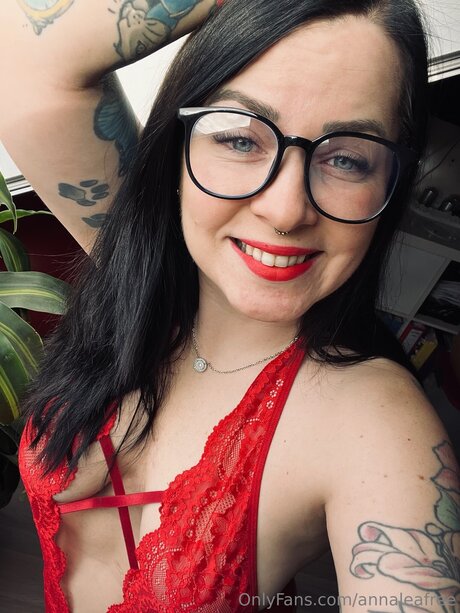 Annaleafree model porn pictures