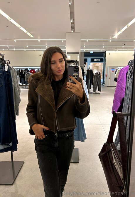 Cleodivine model erotic archive