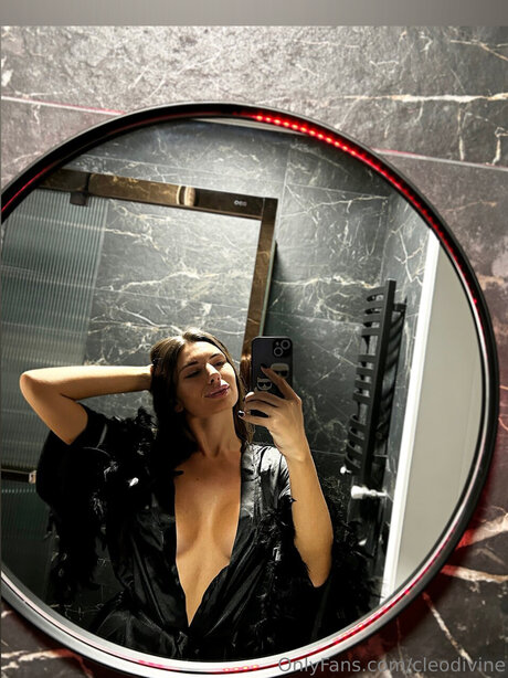 Cleodivine star top picture