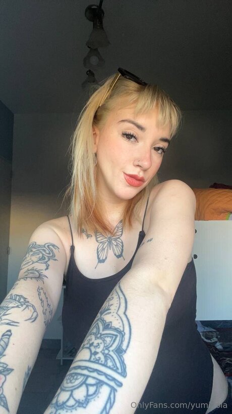 Yumi Lola beautiful star picture