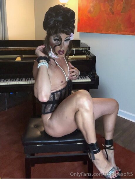 curvy xxx onlyfans pornographic image