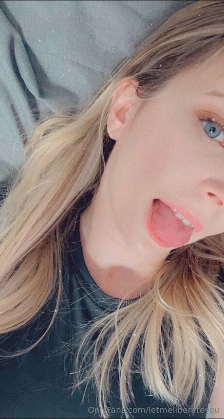 skinny petite onlyfans hot sexy picture