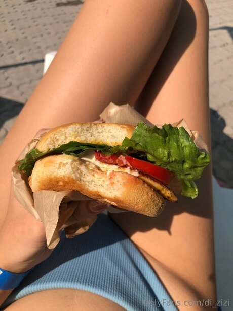 Di Zizi nice pornstar photos