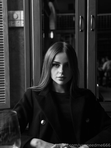 Youneedme666 model erotic photo