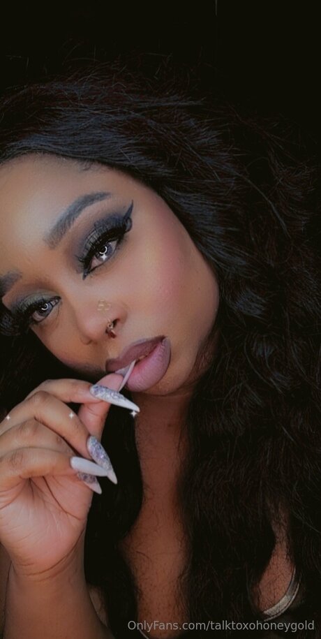 Talktoxohoneygold xxx pornstar galleries