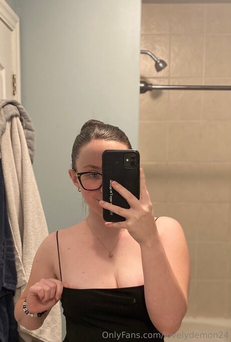 skinny brunette onlyfans free naked images