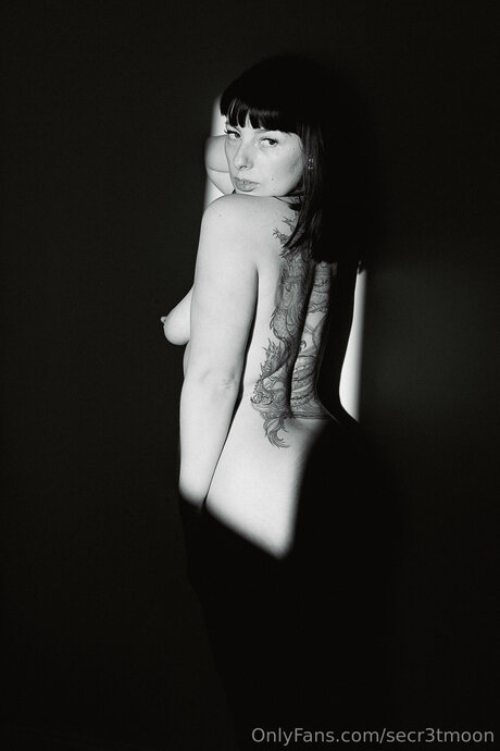 Secr3tmoon model adult galleries
