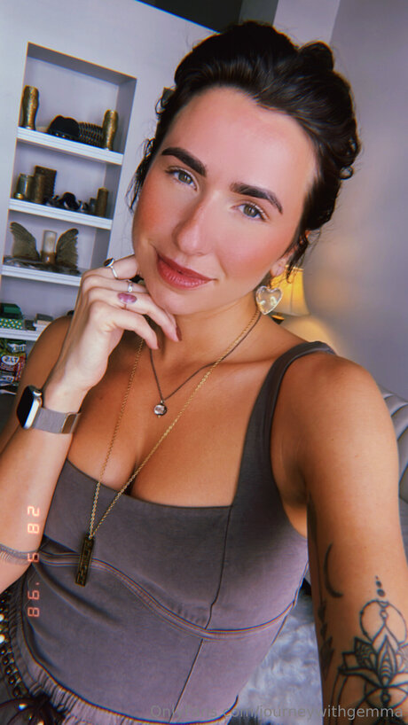 Journeywithgemma erotic model photo