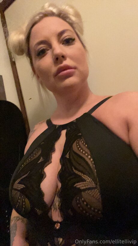 Ellitellivip pornstar erotic image