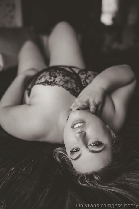 Jess Booty model sexy img
