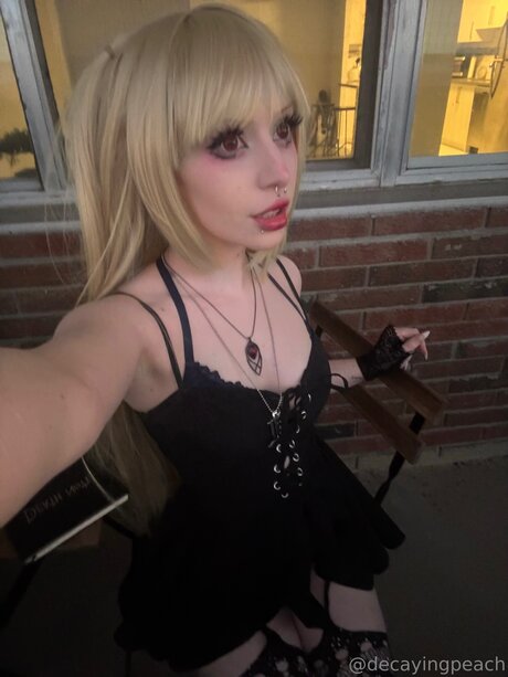 Decayingpeach model beautiful pic