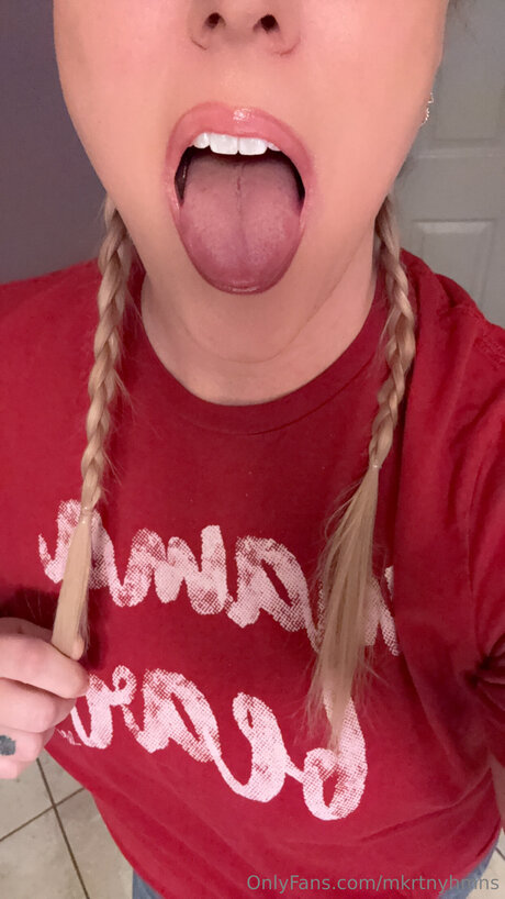 Mkrtnyhmns model sex picture