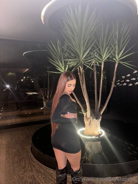 Aryalopezx nice model photo