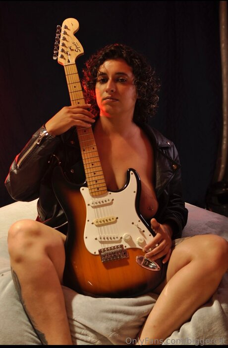 Biggerclit naked actress pictures