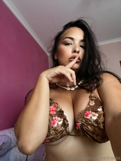 Yareliroses pornographic actress photos