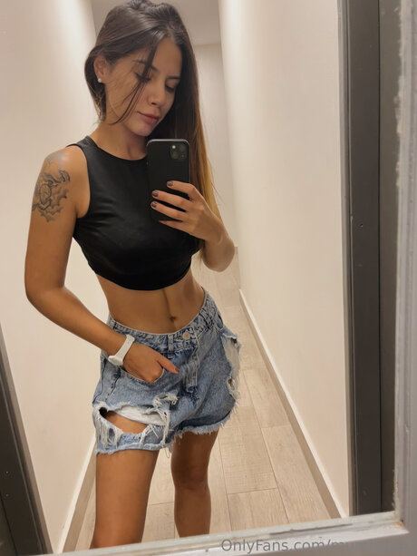 petite free onlyfans sexy pic