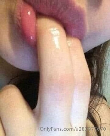 U282977670 pornstar top picture