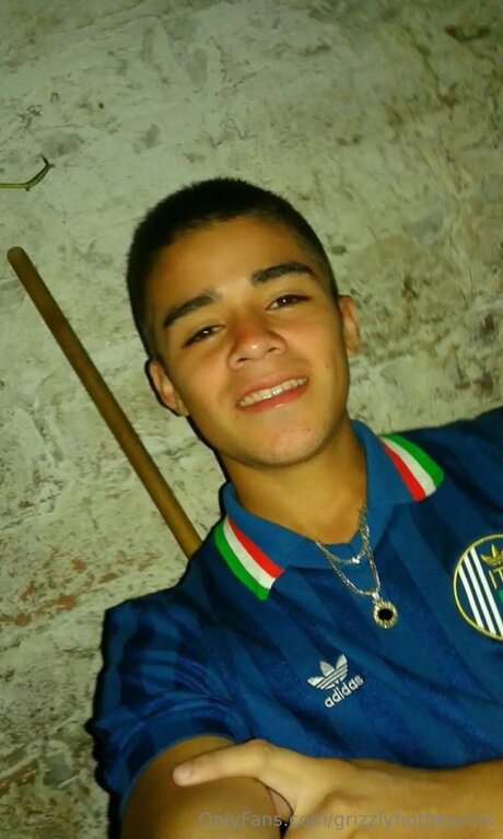 Grizzlyhotbearmx naked model image