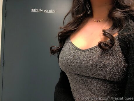 L Asiatiquee naked model pics