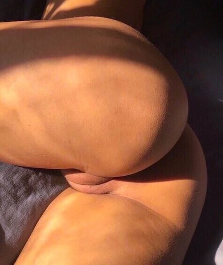 Damndashaa nudes model picture