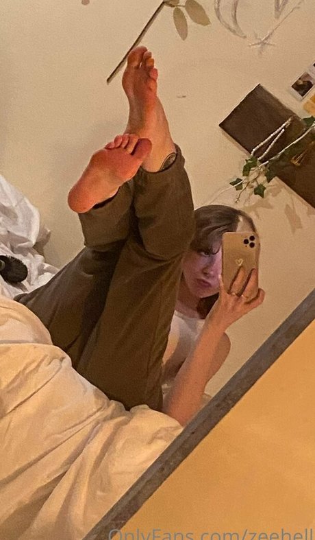 ZeeHell exclusive model pic