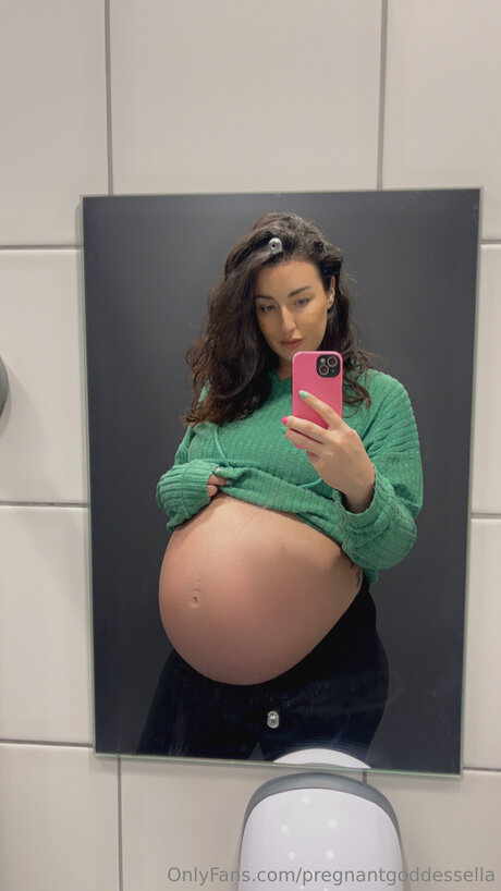 Pregnantgoddessella porn star pic