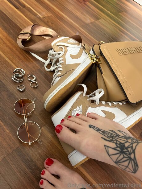 Redfeetwildink model nudes pic