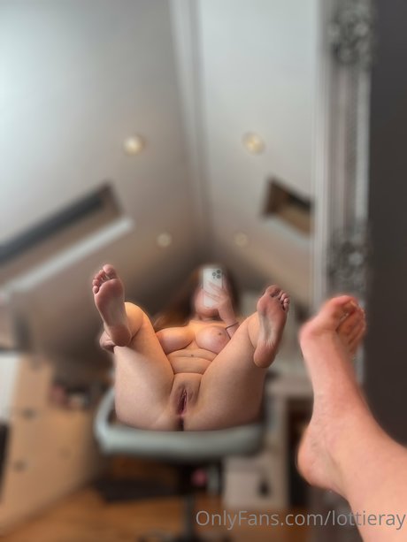 Lottie Ray hot model picture