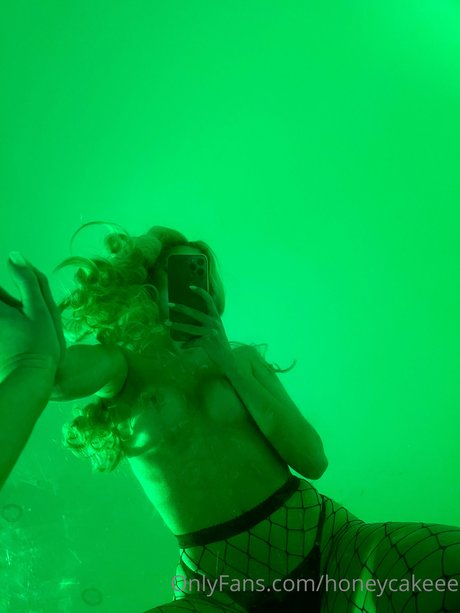 honey cake nudes model gallery