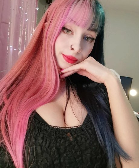 Mizzy Cyn erotic actress pic