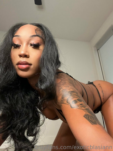Exoticblasiann_ model erotic photo