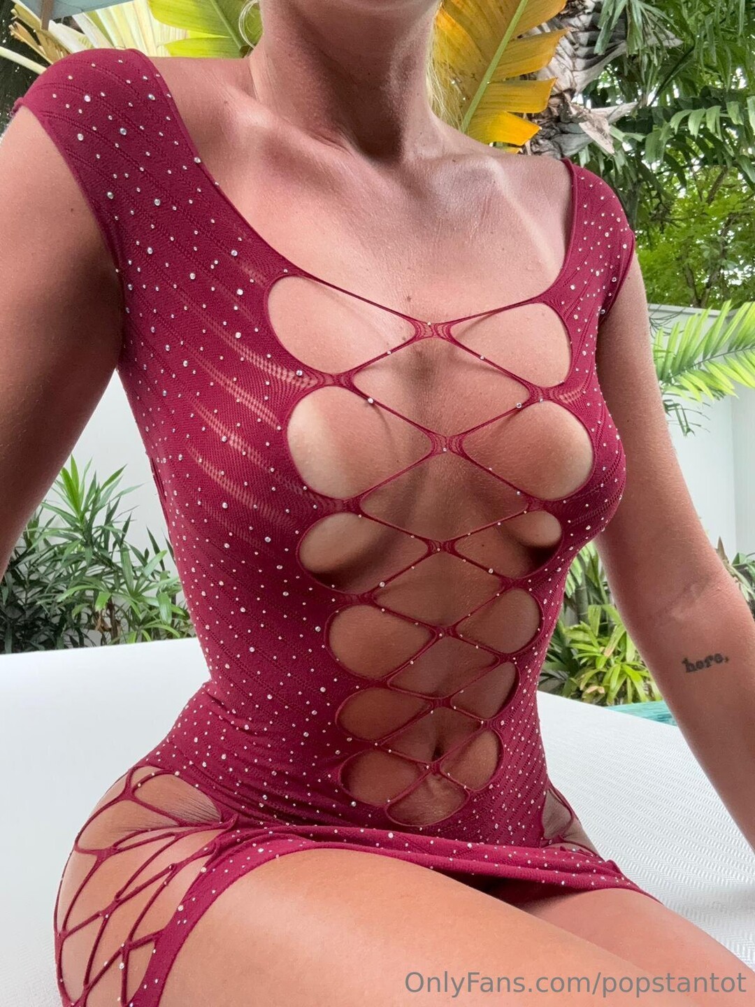 Popstantot model sexy image