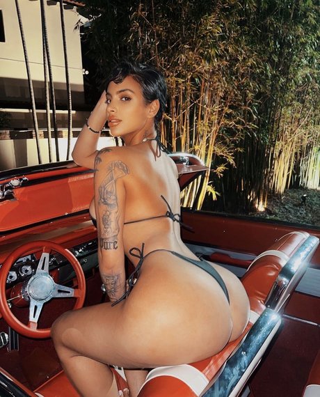 Ava Alita model erotic photo