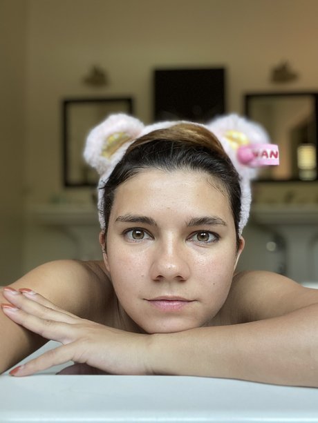 Dare Taylor top star photo