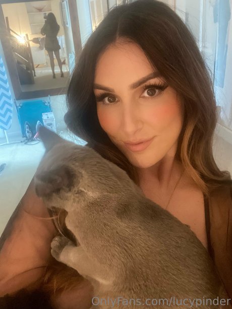 Lucy Pinder model hd picture