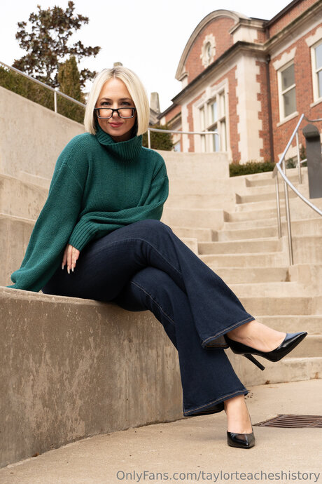 Taylorteacheshistory model sex archive